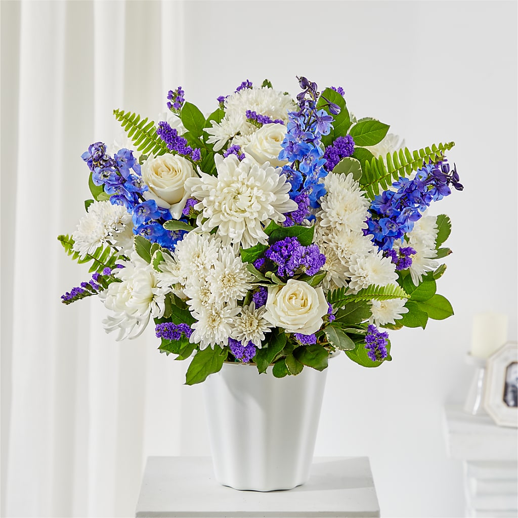 Hold Dear Tabletop Basket – Greater Derby Flower Shop, Derby KS
