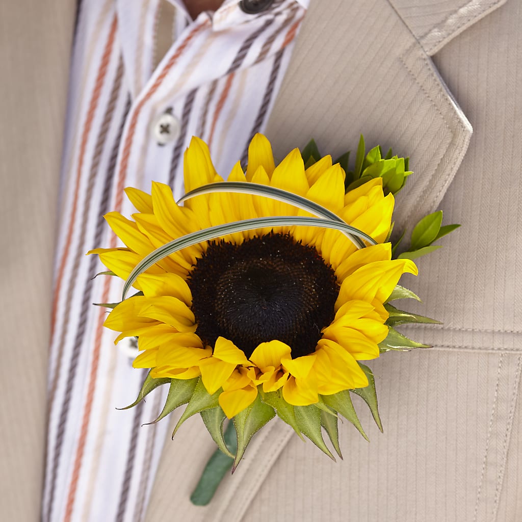 Free Spirit Boutonniere – Greater Derby Flower Shop, Derby KS